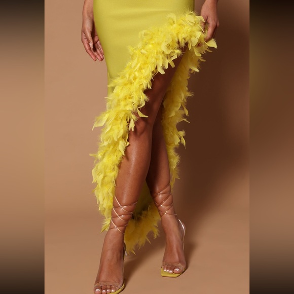 Beautiful chartreuse dress, only worn once. In mint condition. - Picture 4 of 6